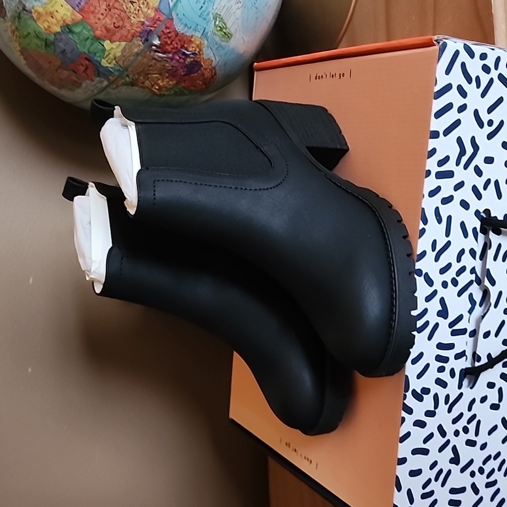 DLG Black Ancle Boots Size 6 Sherpa Lining